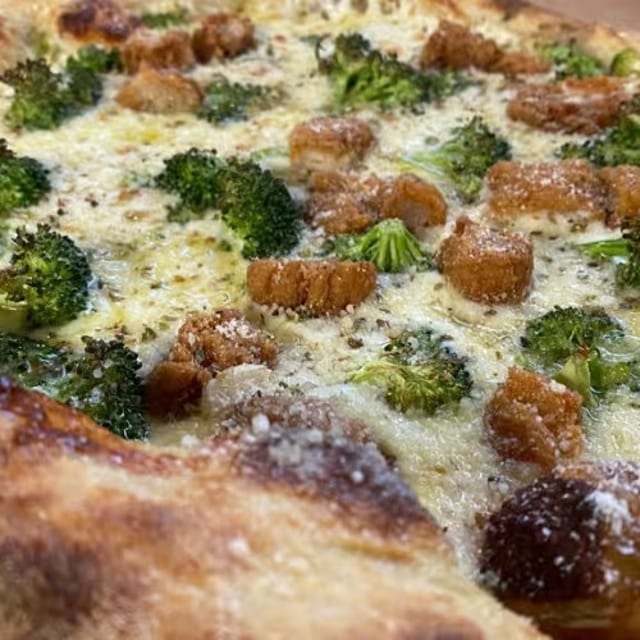 Chicken Broccoli (WHITE PIZZA).